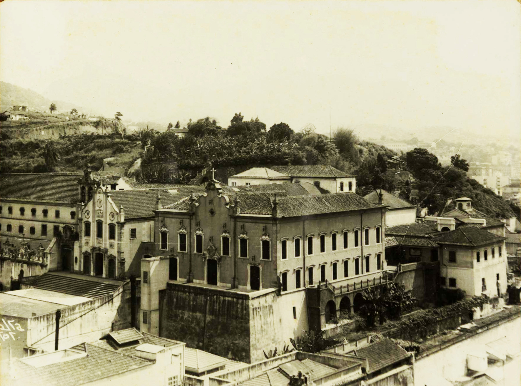 (1) Vista lateral da Igreja da Ordem Terceira da Penitência. Augusto Malta. Acervo da Fundação Biblioteca Nacional - Brasil 