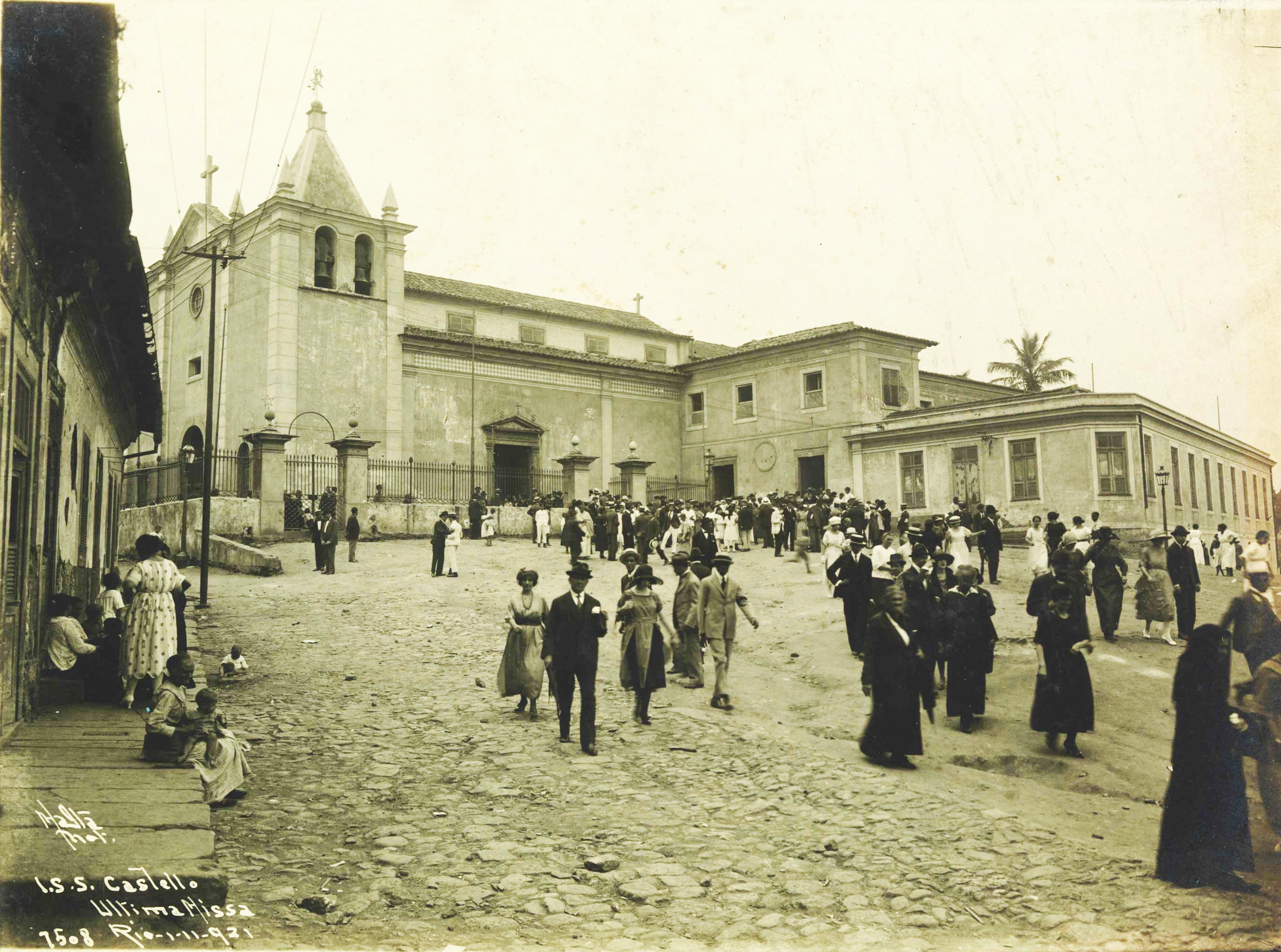 (1) Igreja de São Sebastião do Castello. Última missa. Augusto Malta. Acervo da Fundação Biblioteca Nacional - Brasil