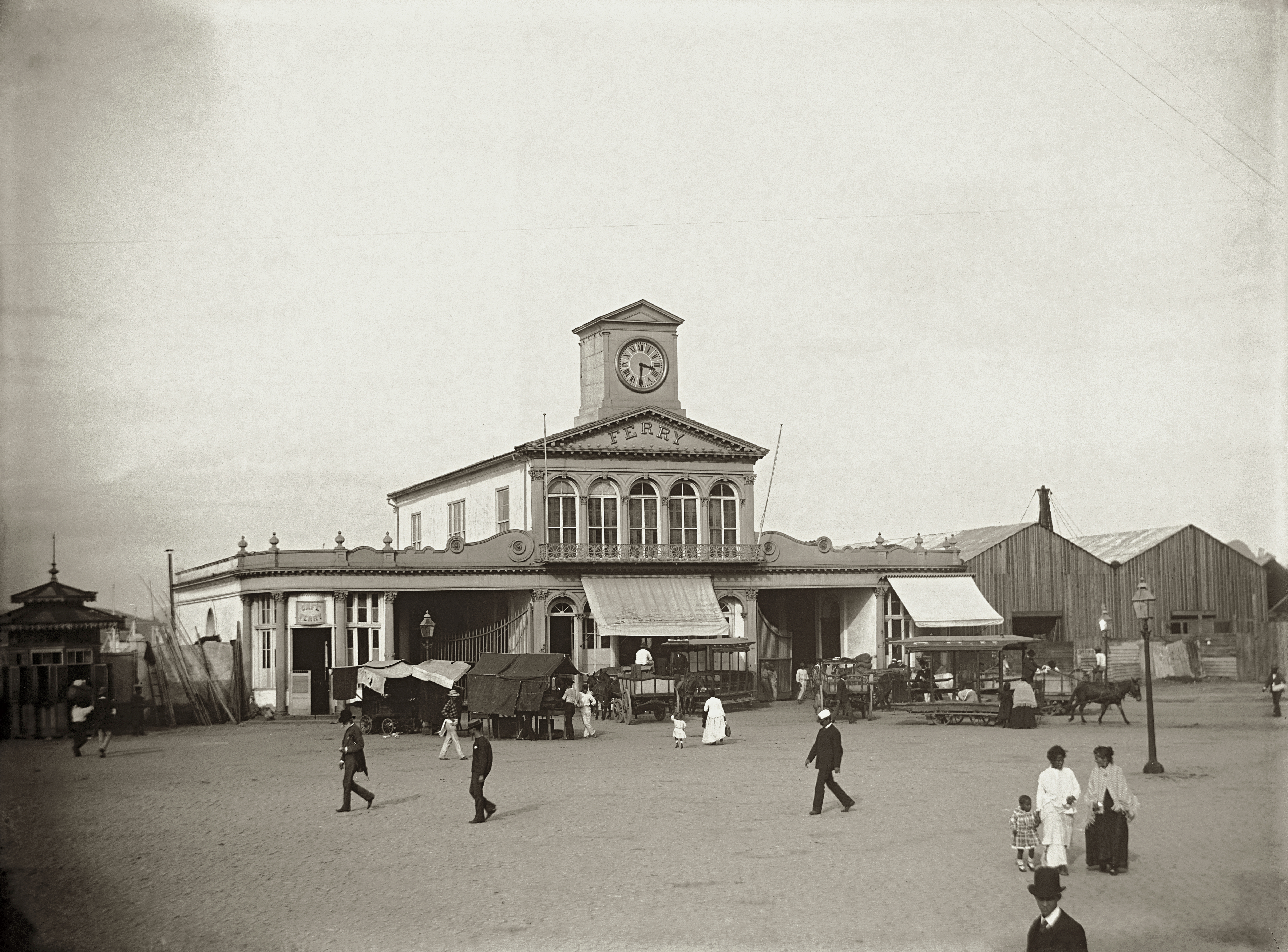 (1) Estação das barcas na Praça XV de Novembro.<br> Marc Ferrez/ Coleção Gilberto Ferrez/ Acervo Instituto Moreira Salles